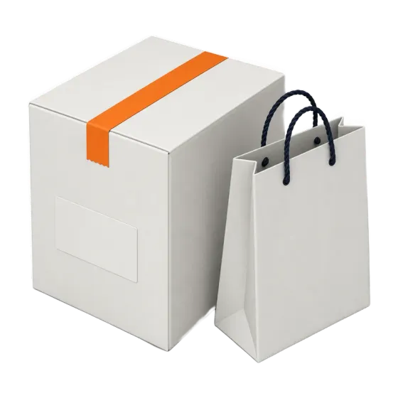 Maqueta de caja de envío blanca con cinta naranja y etiqueta en blanco, junto a una bolsa de compras